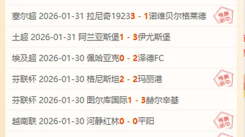 奥尼尔凭借布克妙传，外线三分一击即中